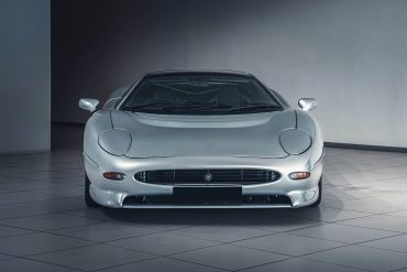 Frontal view of a silver 1993 Jaguar XJ220