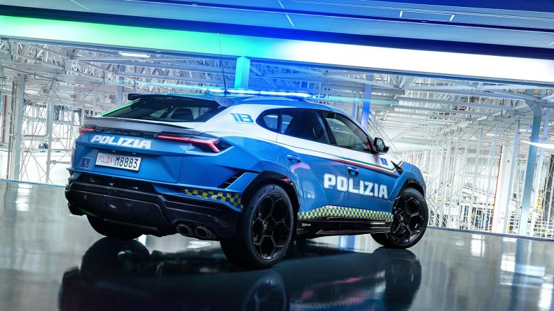 The new Lamborghini Urus Performante Polizia