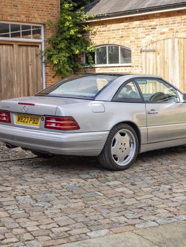 Photo of silver Mercedes-Benz SL600 R129