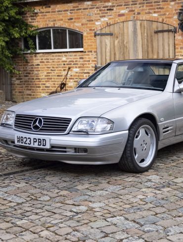 Photo of silver Mercedes-Benz SL600 R129