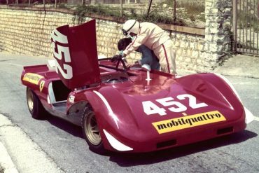 Lualdi Gabardi would be the last driver to preserve the 212E's legacy on the track. Here, already in 1971, the pilot is photographed during the Cronoscalata al Colle della Maddalena. Credits: Autodiva