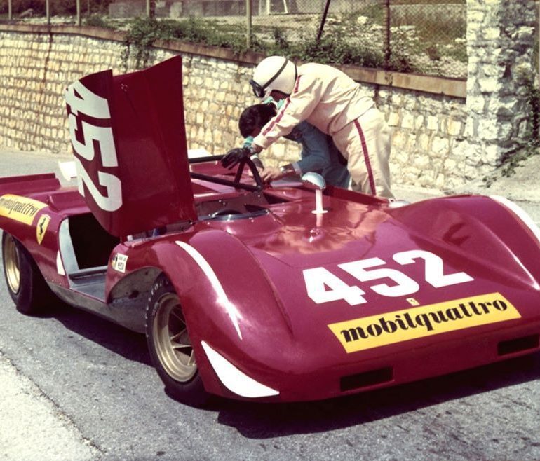 Lualdi Gabardi would be the last driver to preserve the 212E's legacy on the track. Here, already in 1971, the pilot is photographed during the Cronoscalata al Colle della Maddalena. Credits: Autodiva