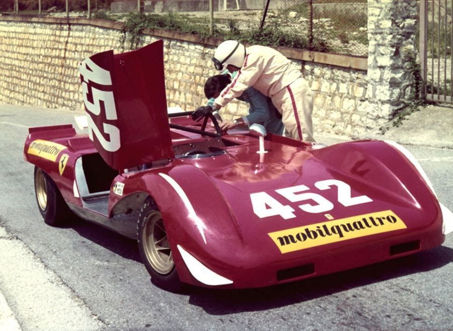 Lualdi Gabardi would be the last driver to preserve the 212E's legacy on the track. Here, already in 1971, the pilot is photographed during the Cronoscalata al Colle della Maddalena. Credits: Autodiva