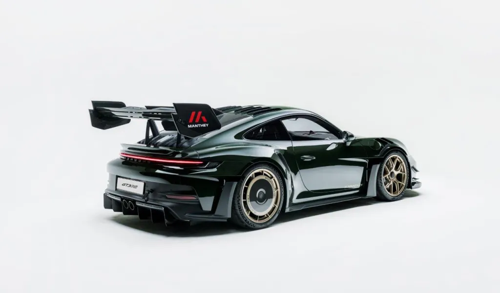 Mahtey Racing Porsche 992.1 911 GT3 RS kit