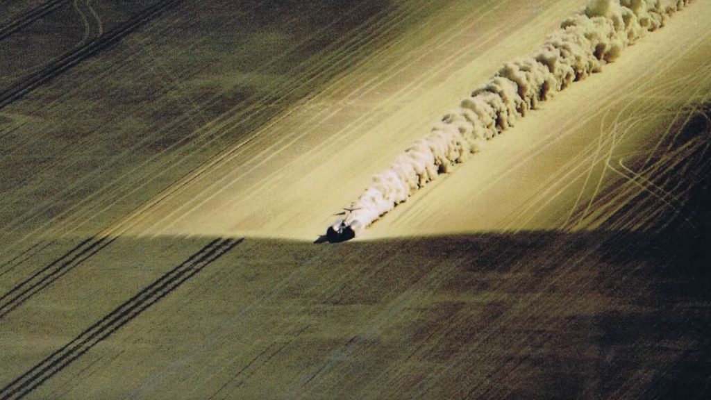 Thrust SSC breaks the sound barrier